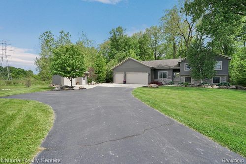 5257 Brookshire Dr, Almont, MI, 48003-8797 | Card Image