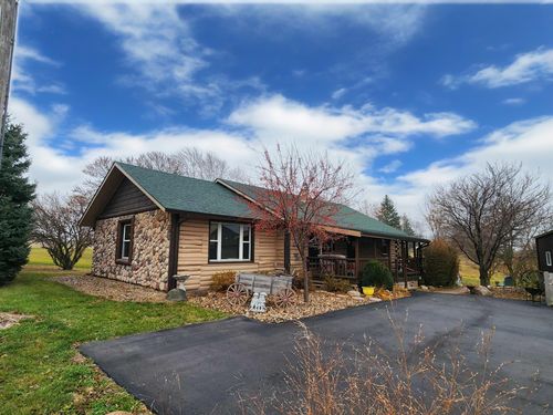 21450 490th St, Chariton, IA, 50049-8528 | Card Image