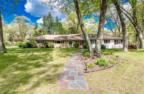 127 Magnolia Cir, Longmeadow, MA, 01106-2526 | Card Image