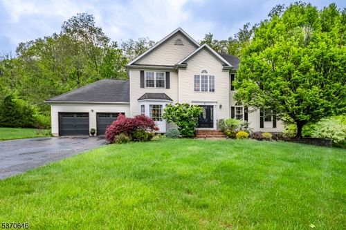 8 Andrea Ct, Budd Lake, NJ, 07828-1400 | Card Image