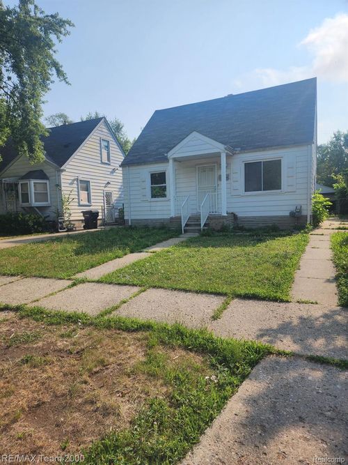 8244 Heyden St, Detroit, MI, 48228-2945 | Card Image