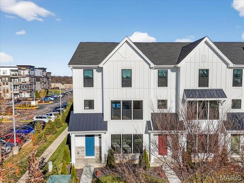 8979 Eager Rd, Saint Louis, MO, 63144-1207 | Card Image