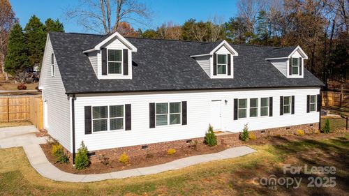 7039 Executive Cir, Denver, NC, 28037-8210 | Card Image