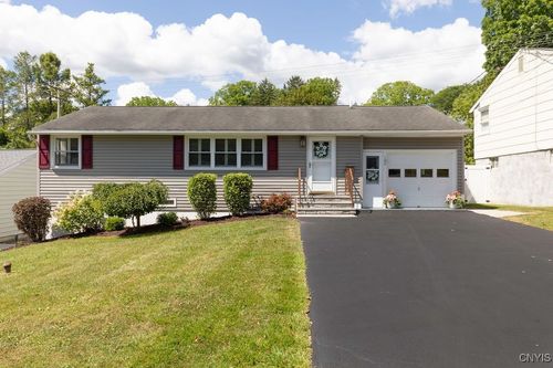 104 Beverly Dr, Syracuse, NY, 13219-1902 | Card Image