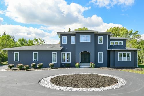 8825 N Spruce Rd, River Hills, WI, 53217-1520 | Card Image