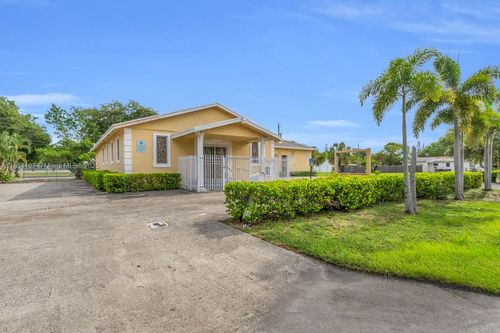 2371 Nw 2nd St, Pompano Beach, FL, 33069-2605 | Card Image