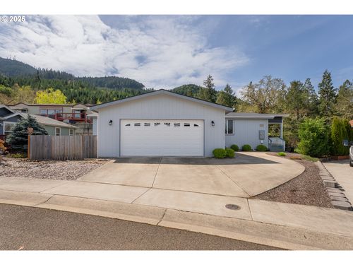 201 Lucky Ridge Loop, Canyonville, OR, 97417-9768 | Card Image