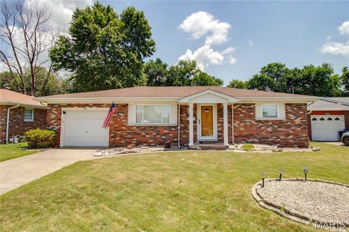 971 Cedar Dr, Wood River, IL, 62095-1345 | Card Image