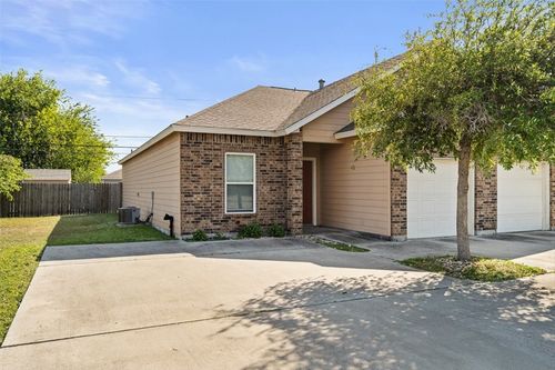 909 Moore Ave, Portland, TX, 78374-1838 | Card Image