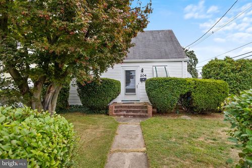 204 Thropp Ave, TRENTON, NJ, 08610-3523 | Card Image