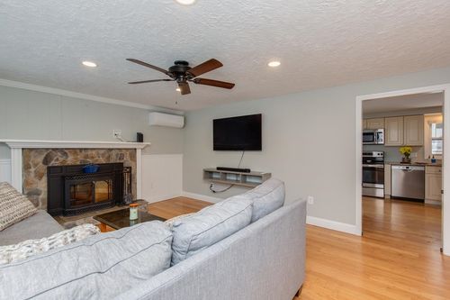 9 Pleasant View Dr, Hooksett, NH, 03106-1635 | Card Image