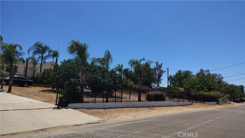 9550 52nd St, Jurupa Valley, CA, 92509-3700 | Card Image