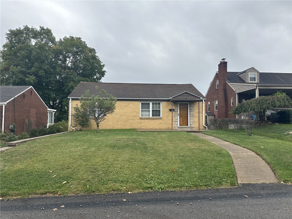 Della St, Verona, PA 15147