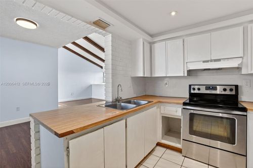 204-10302 Nw 9th St Cir, Miami, FL, 33172 | Card Image