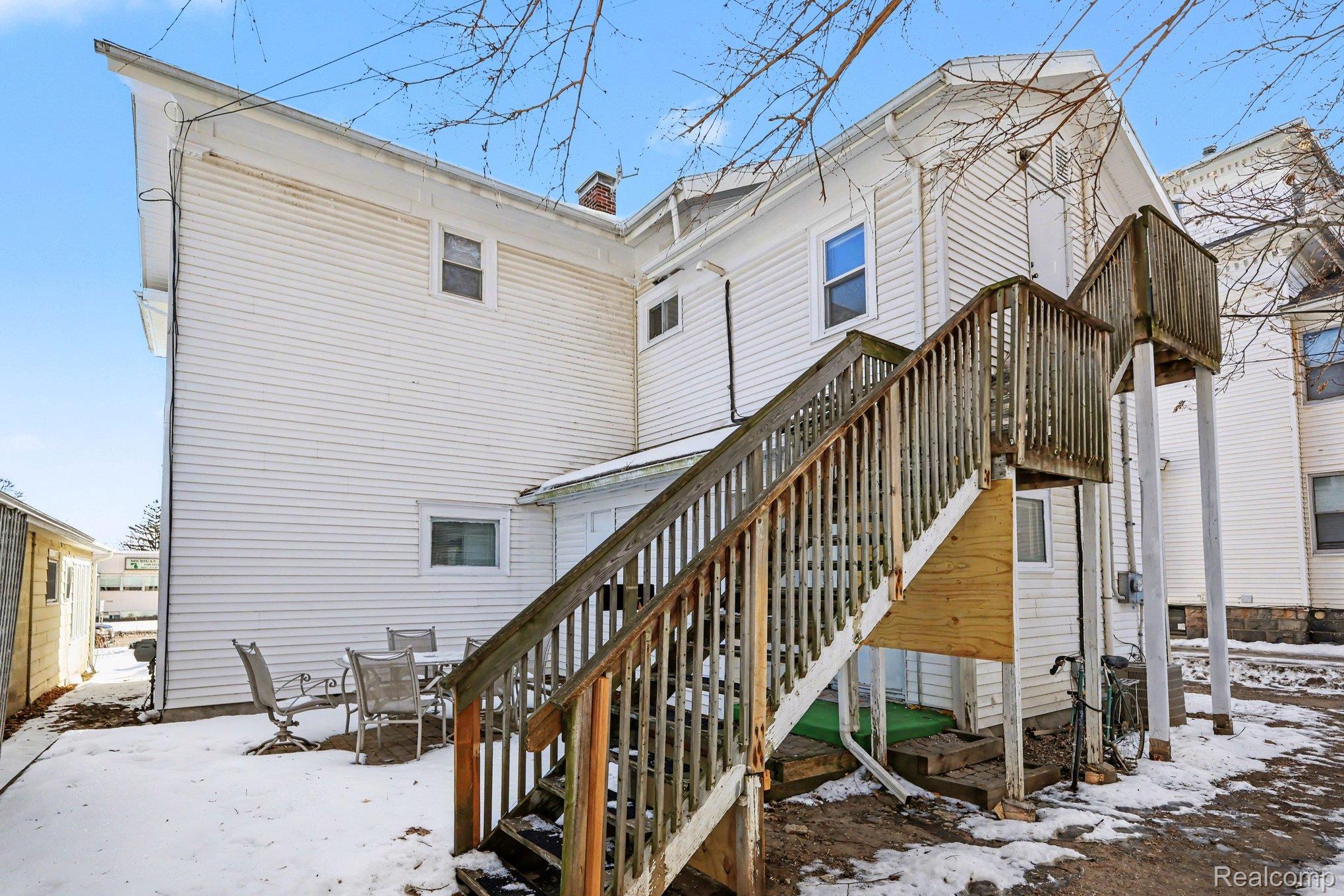 Commercial Lease in Lansing 3