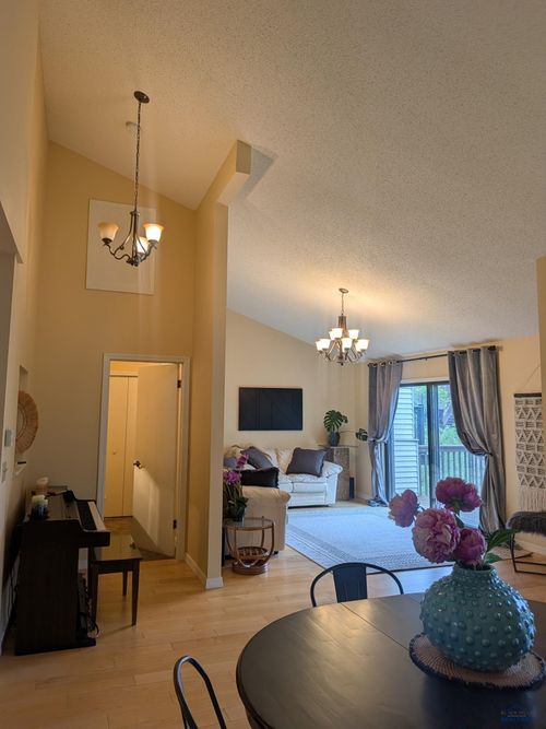 1058 Woodridge Dr, Rapid City, SD, 57701-5368 | Card Image
