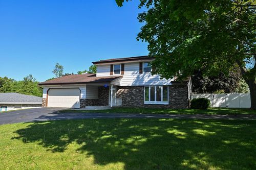 10045 W Meadow Drive, Greenfield, WI, 53228 | Card Image