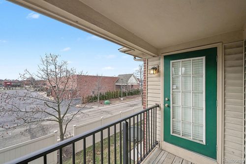 11712 Farmington Rd, Livonia, MI, 48150-1722 | Card Image