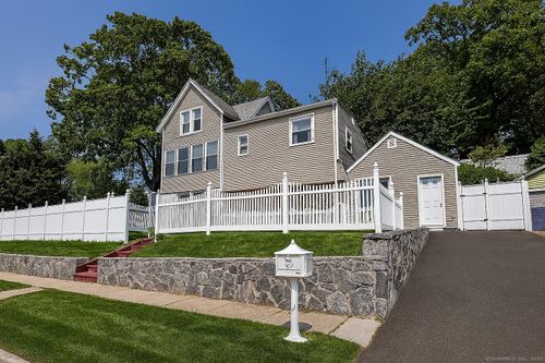 90 2nd St, Fairfield, CT, 06825-1936 | Card Image