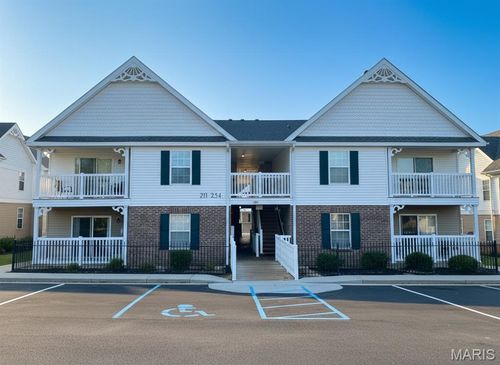 231 Saravalle Dr, Saint Peters, MO, 63376-8209 | Card Image