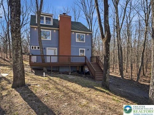 211 Geese Ct N, Bushkill, PA, 18324-8952 | Card Image