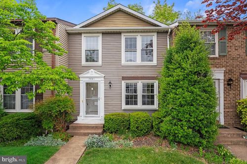 7921 Tyson Oaks Cir, VIENNA, VA, 22182-3954 | Card Image