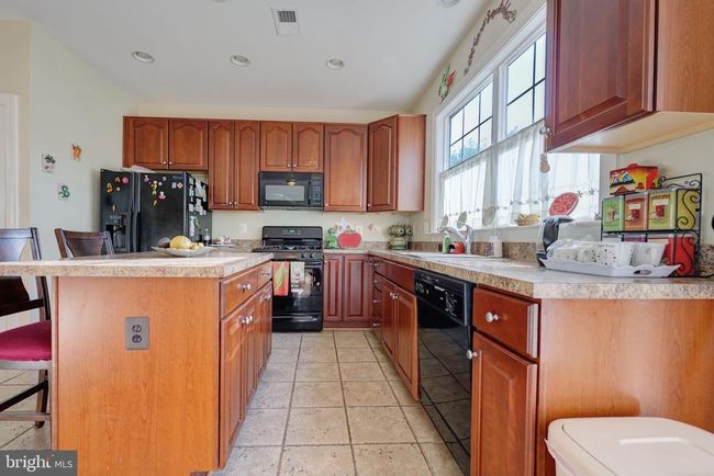 8182 Cobble Pond Way, Townhouse with 4 bedrooms, 3 bathrooms and null parking in MANASSAS VA | Image 19