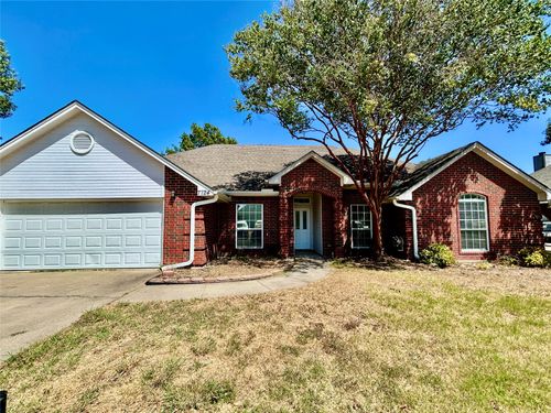 7724 Sagebrush Ct N, North Richland Hills, TX, 76182-7024 | Card Image