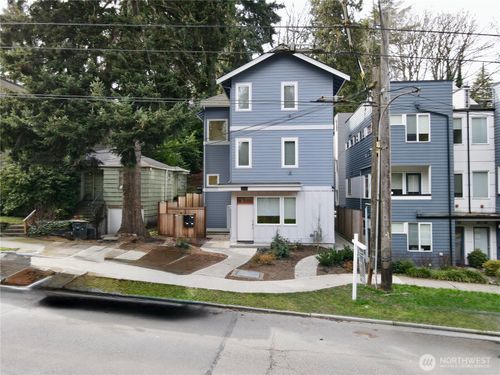 2613 3rd Ave W, Seattle, WA, 98119-2331 | Card Image
