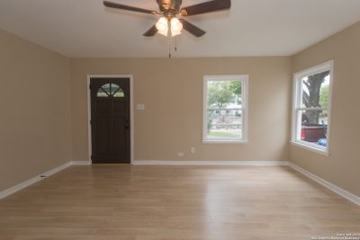 2407 W Mistletoe Ave, House other with 3 bedrooms, 1 bathrooms and null parking in San Antonio TX | Image 3