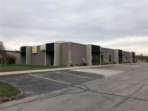 10888 Hickman Rd, Clive, IA, 50325-3715 | Card Image