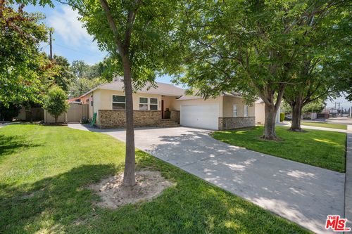 8908 Amigo Ave, Northridge, CA, 91324-3901 | Card Image