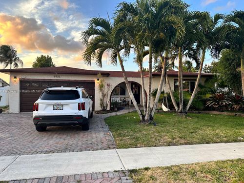 8935 Nw 11th St, Pembroke Pines, FL, 33024-4620 | Card Image
