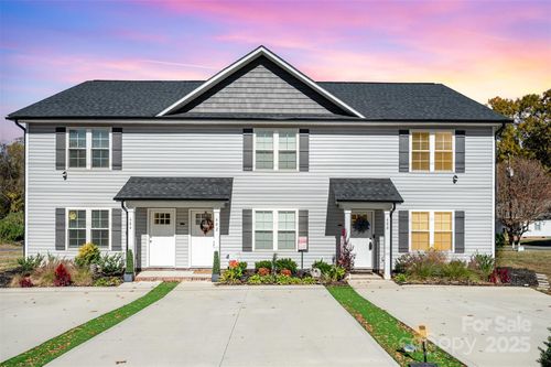 600 W 8th St, Kannapolis, NC, 28081-2113 | Card Image
