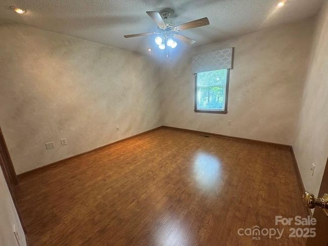 Secondary back bedroom | Image 26