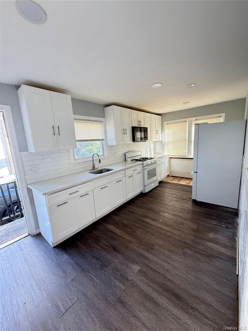 345 Elmore St, Central Islip, NY, 11722-3713 | Card Image