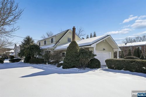 28 Holland Ave, Demarest, NJ, 07627-2621 | Card Image