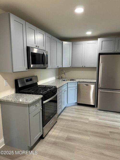 3-77 Memorial Pkwy, Atlantic Highlands, NJ, 07716-1468 | Card Image