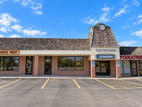 1670 S Eastwood Dr, Woodstock, IL, 60098-4655 | Card Image