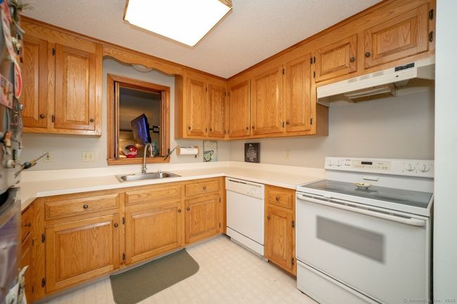 APT-37 - 46 Edgewood St, Condo with 2 bedrooms, 3 bathrooms and 2 parking in Stafford Springs CT | Image 4