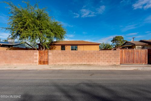 834 W Calle Medina, Tucson, AZ, 85756 | Card Image