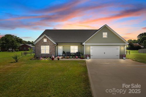 100 Royal Ave, Albemarle, NC, 28001-8065 | Card Image