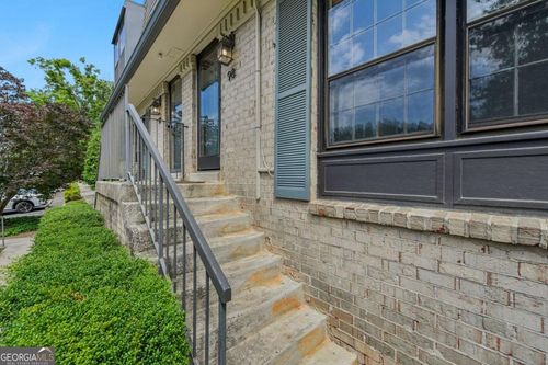 98 La Rue Pl Nw, Atlanta, GA, 30327-5011 | Card Image