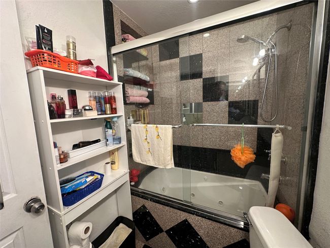 2846 W 75 Th Ter, House other with 3 bedrooms, 2 bathrooms and null parking in Hialeah FL | Image 28