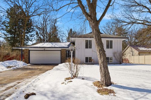 10664 Hollywood Blvd Nw, Coon Rapids, MN, 55433-3852 | Card Image