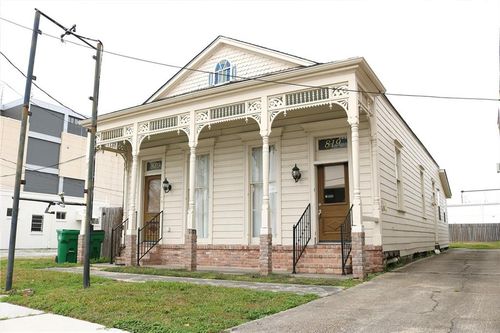 819 4th St, Gretna, LA, 70053-5901 | Card Image