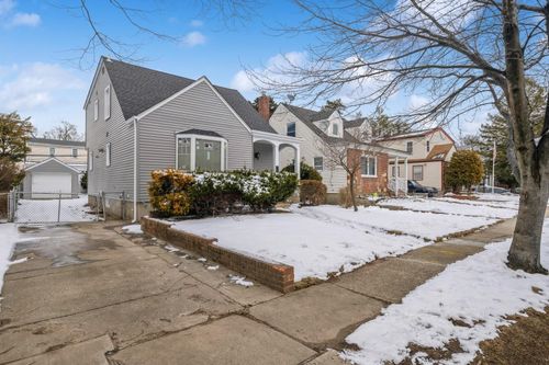 246-59 86th Rd, Bellerose, NY, 11426-2039 | Card Image