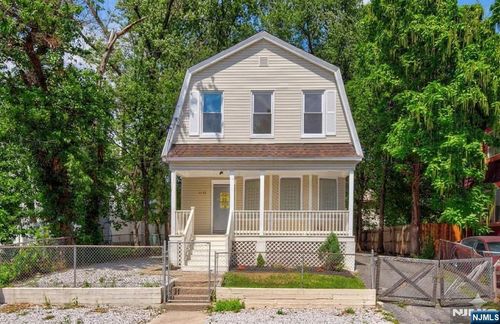 33-31-33 Voorhees St, Newark, NJ, 07108-1011 | Card Image