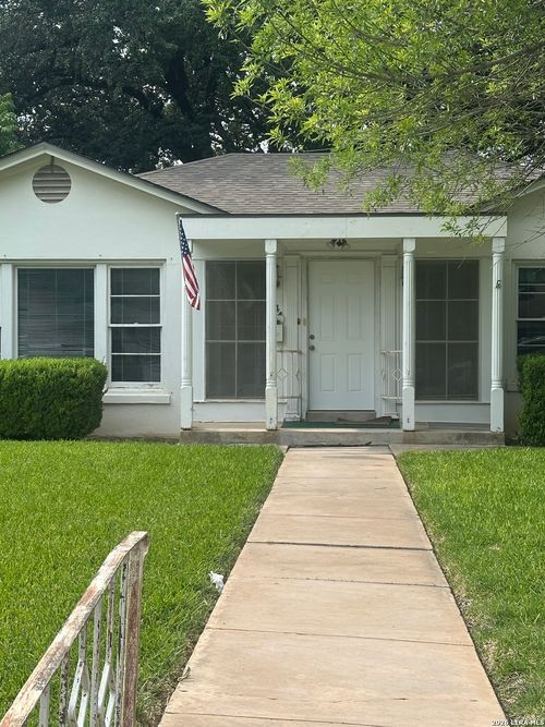 844 Laurel St, Uvalde, TX, 78801-5403 | Card Image