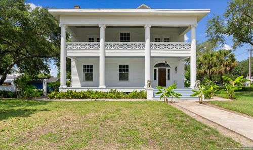 1309 N Adams St, Beeville, TX, 78102-3535 | Card Image